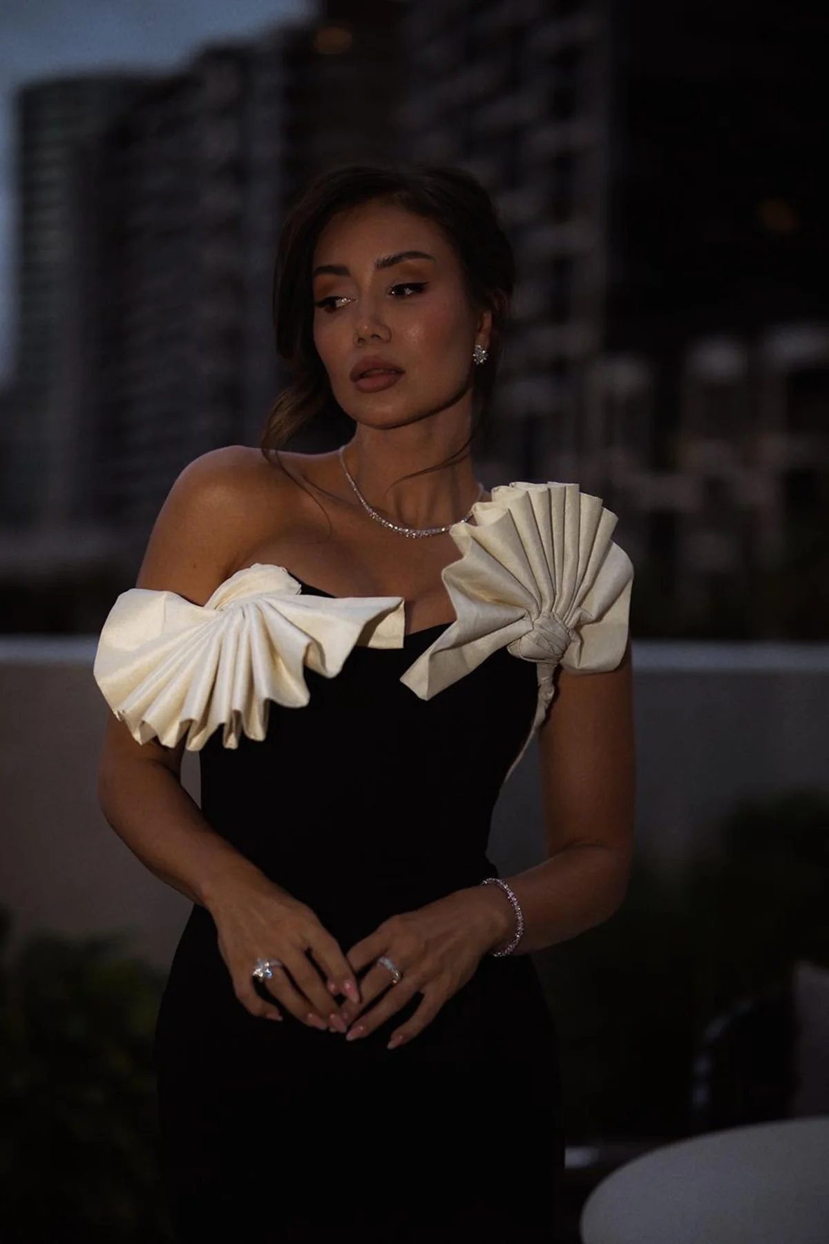 Pleated Detail Midi Dress Black White HV9661