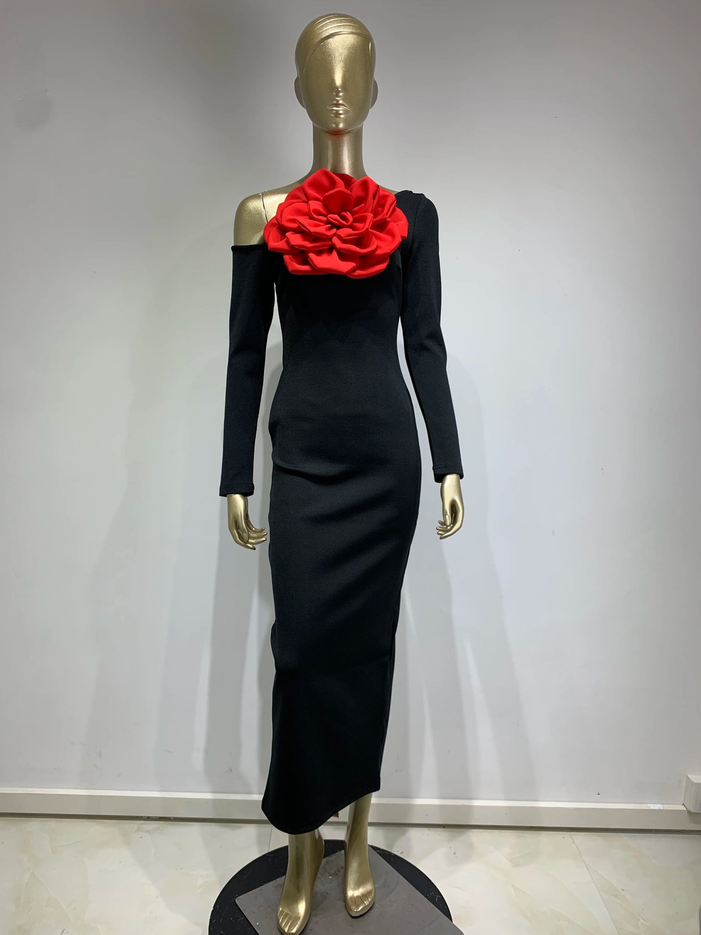 Long Sleeve Rose Detail Maxi Dress Black Red HV1031