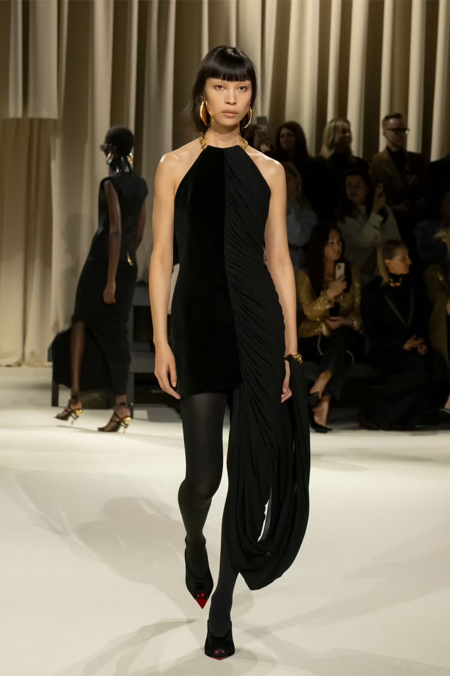 Halter Chain Detail Ruched Velvet Dress Black HV1615