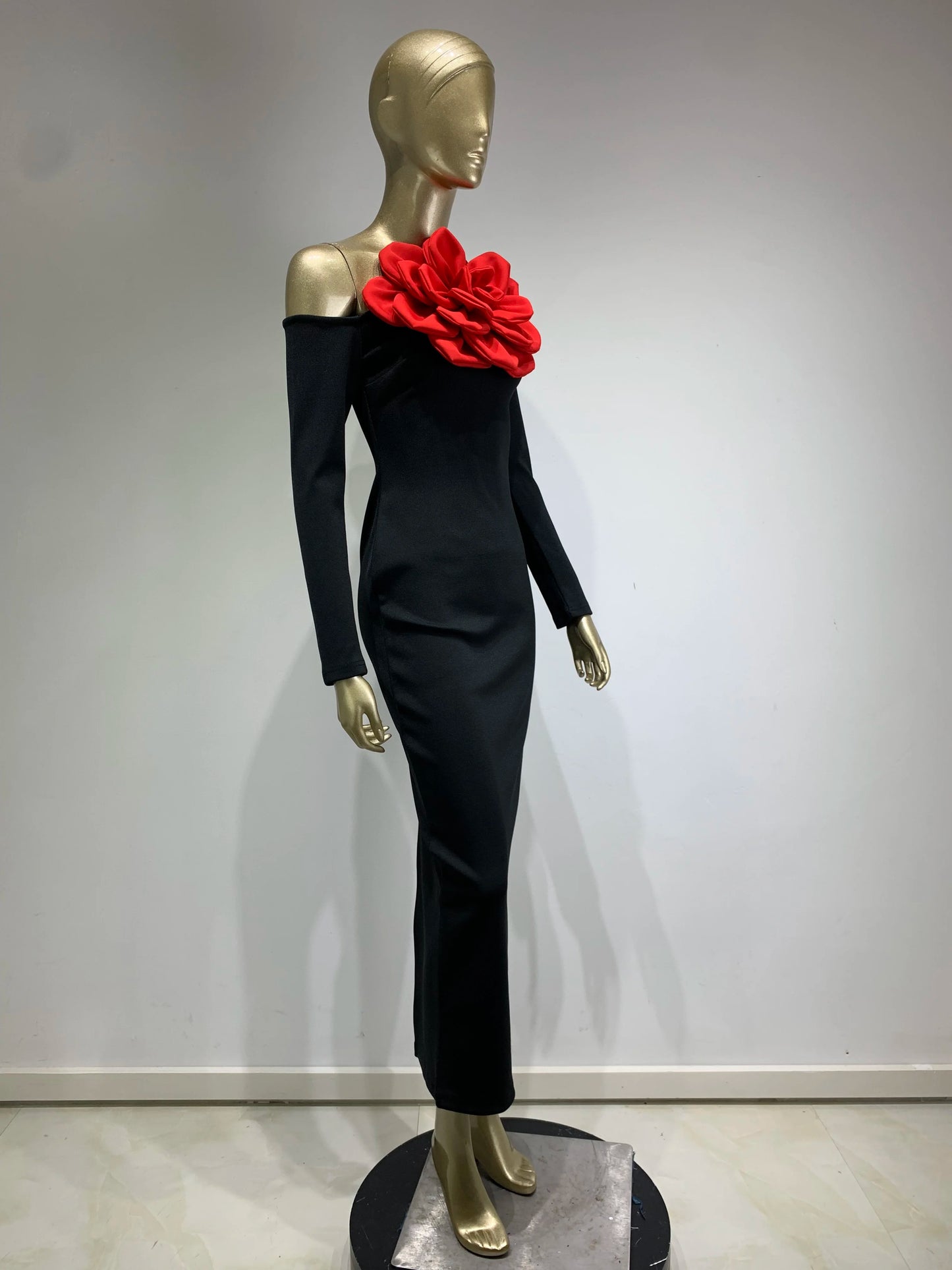 Long Sleeve Rose Detail Maxi Dress Black Red HV1031