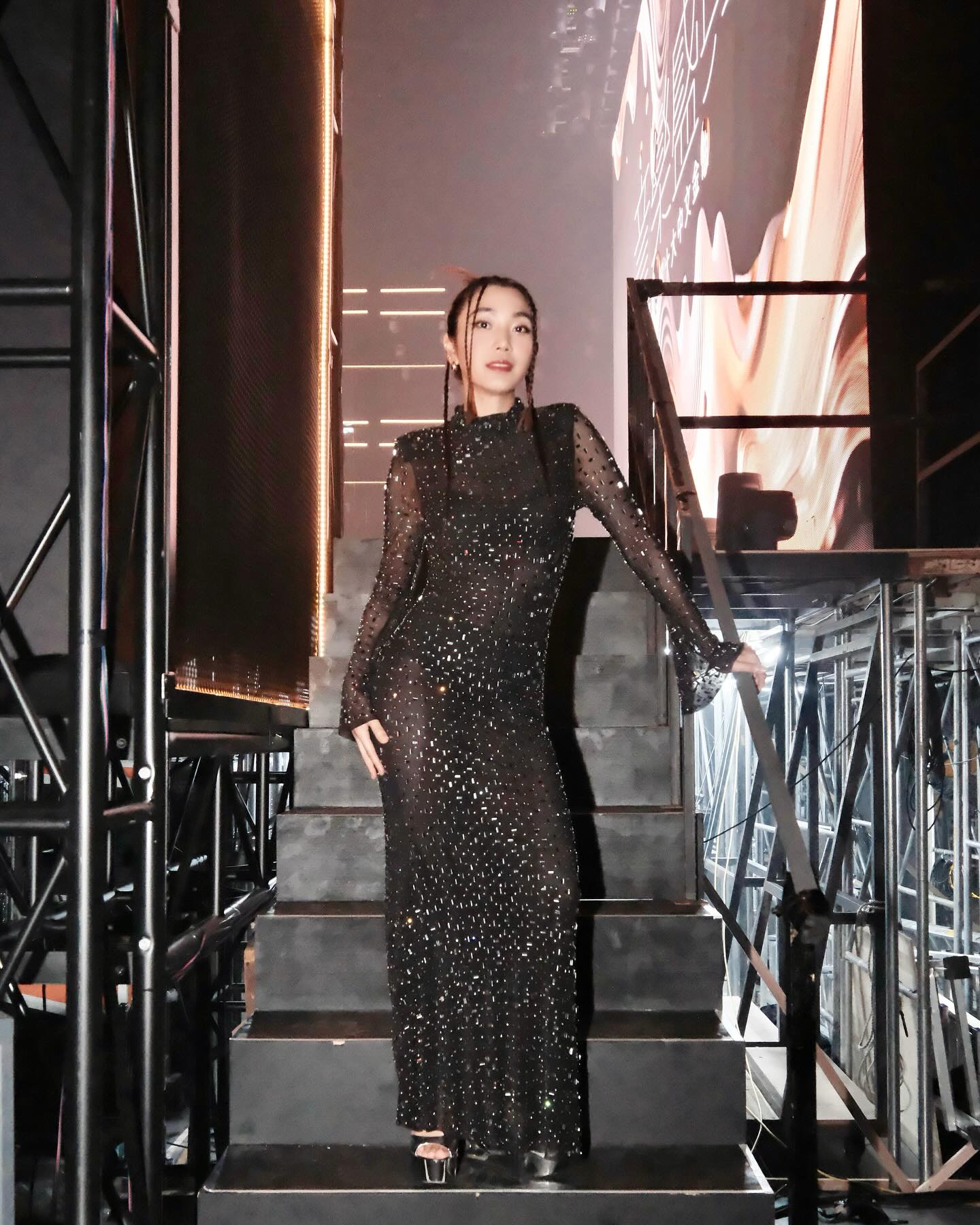 Long Sleeve Embellished Mermaid Dress Black HV1750