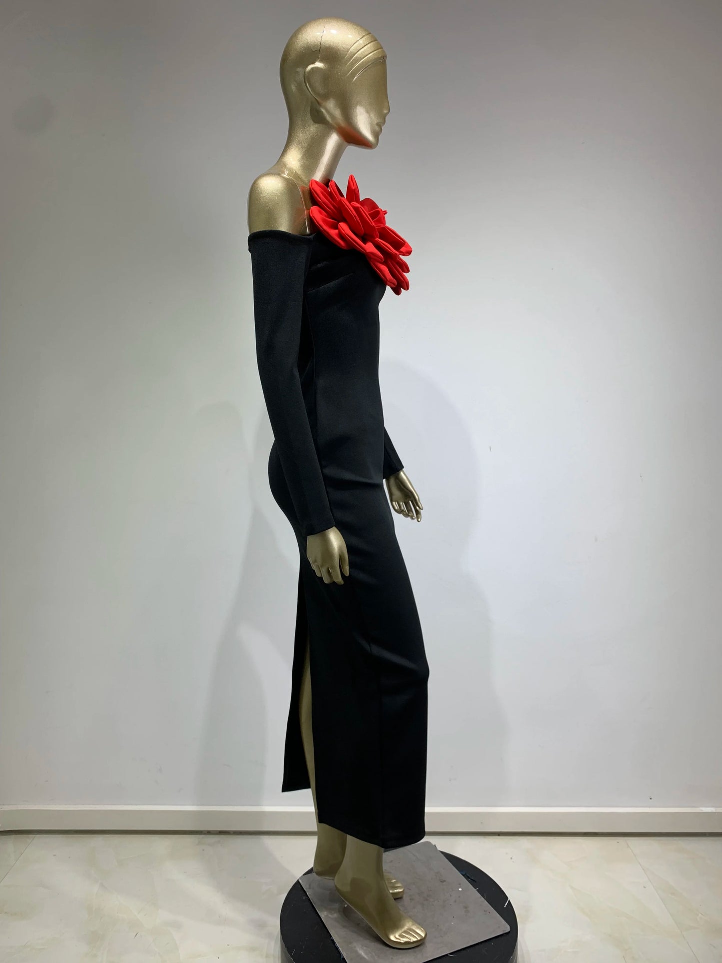 Long Sleeve Rose Detail Maxi Dress Black Red HV1031