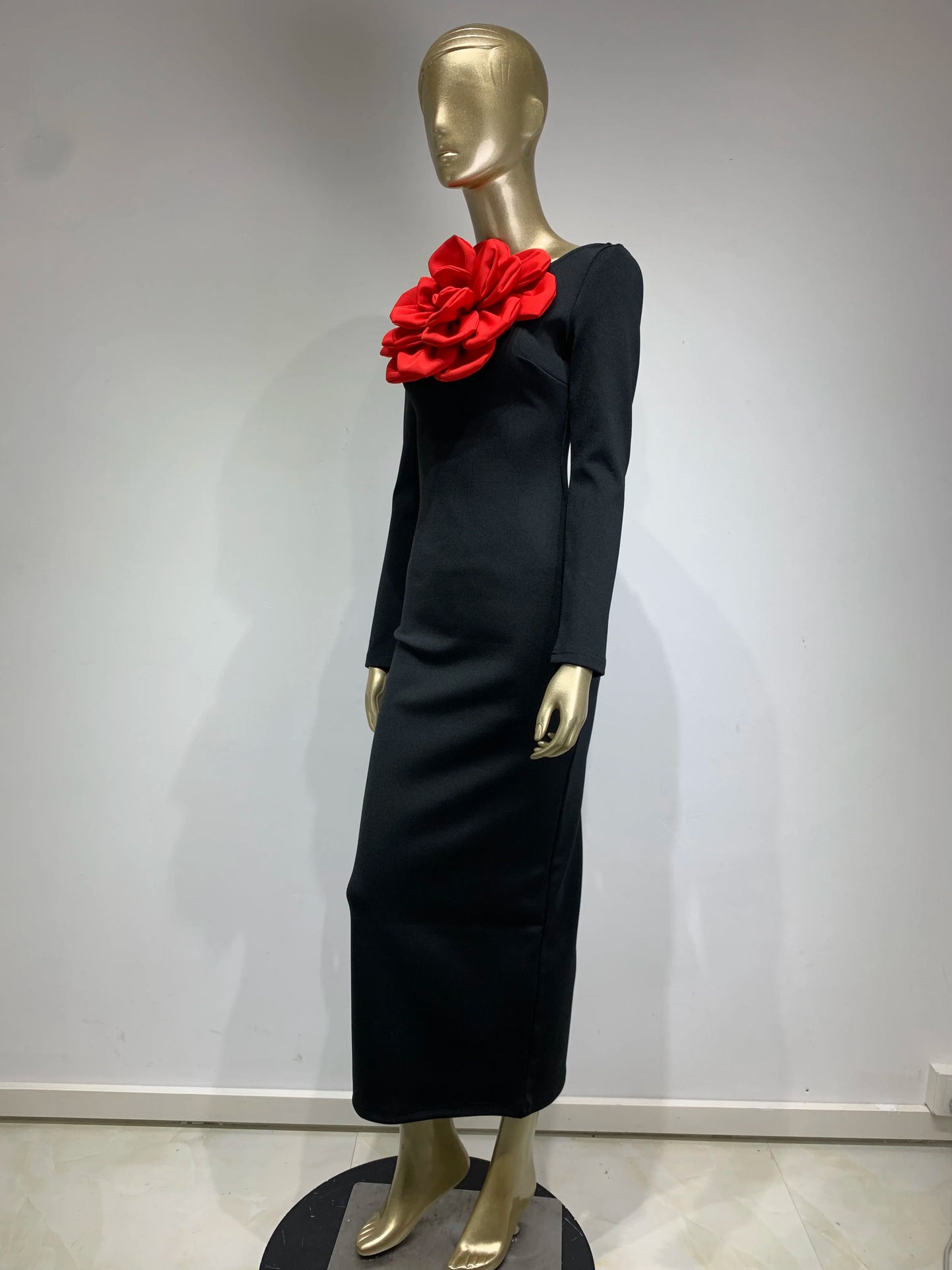 Long Sleeve Rose Detail Maxi Dress Black Red HV1031