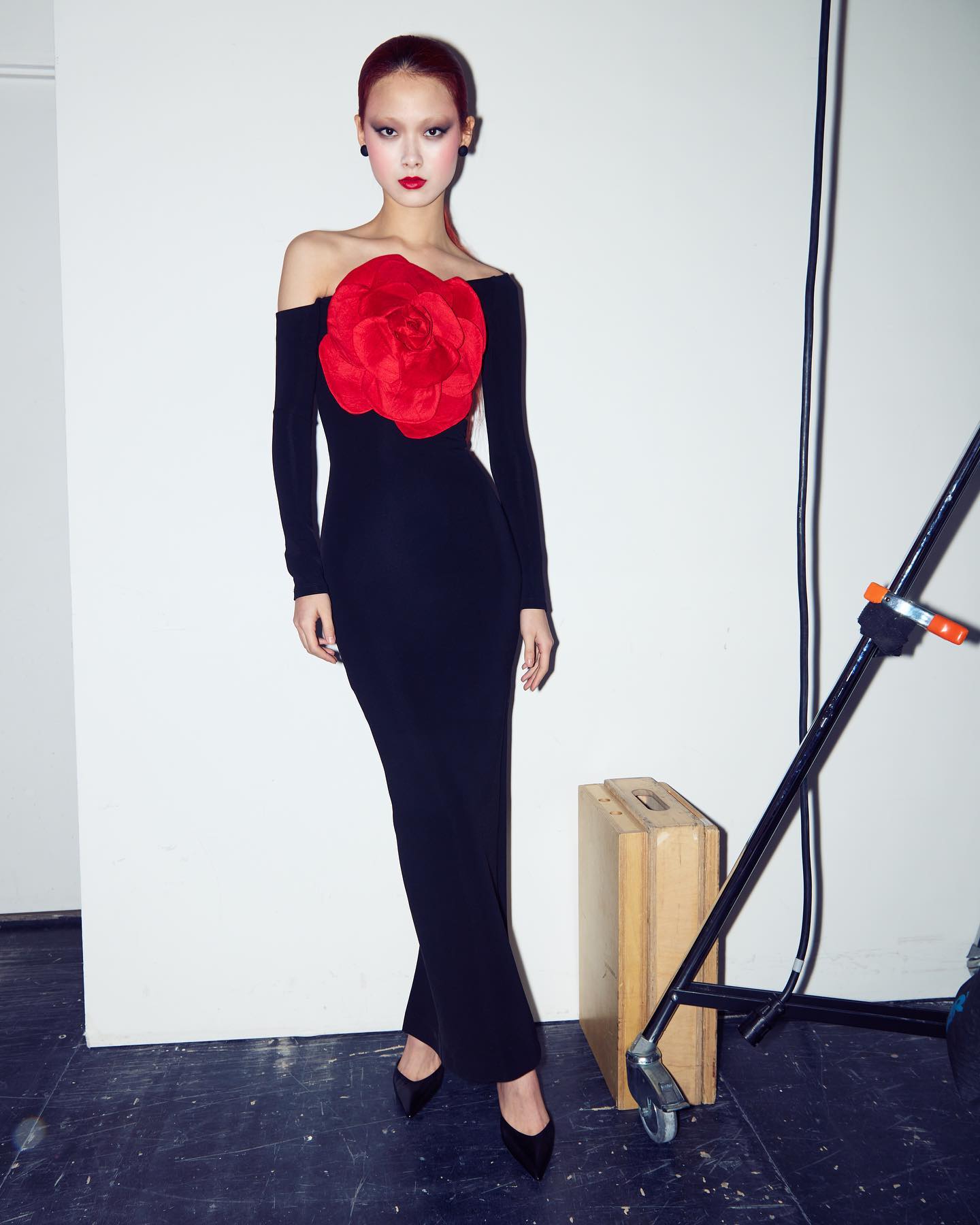 Long Sleeve Rose Detail Maxi Dress Black Red HV1031