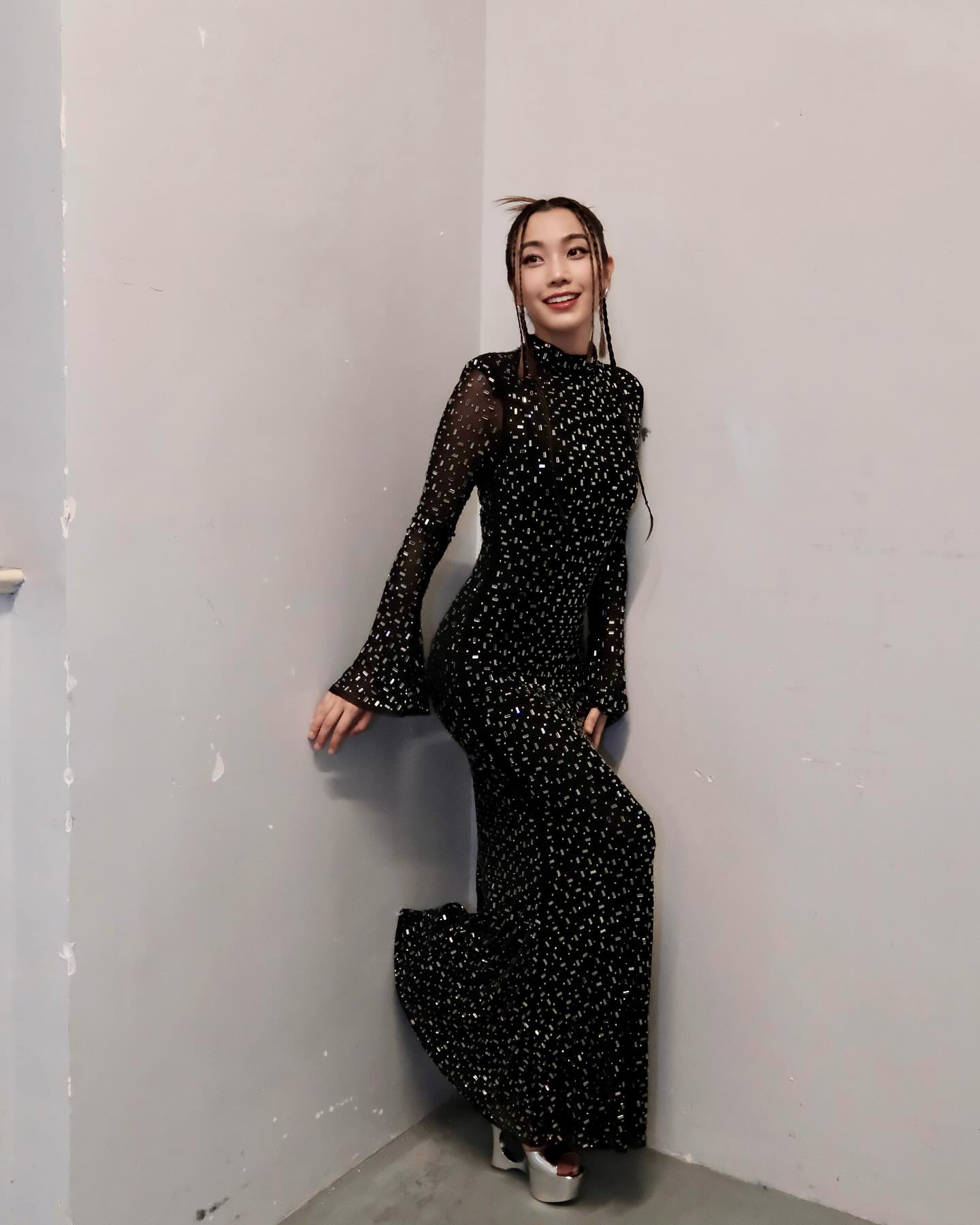 Long Sleeve Embellished Mermaid Dress Black HV1750
