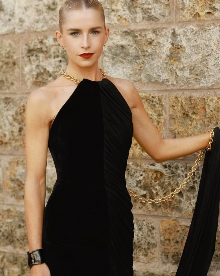 Halter Chain Detail Ruched Velvet Dress Black HV1615