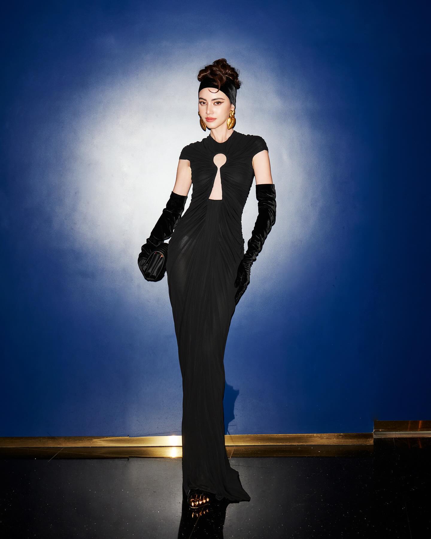 Keyhole Detail Ruched Maxi Dress Black HV1637