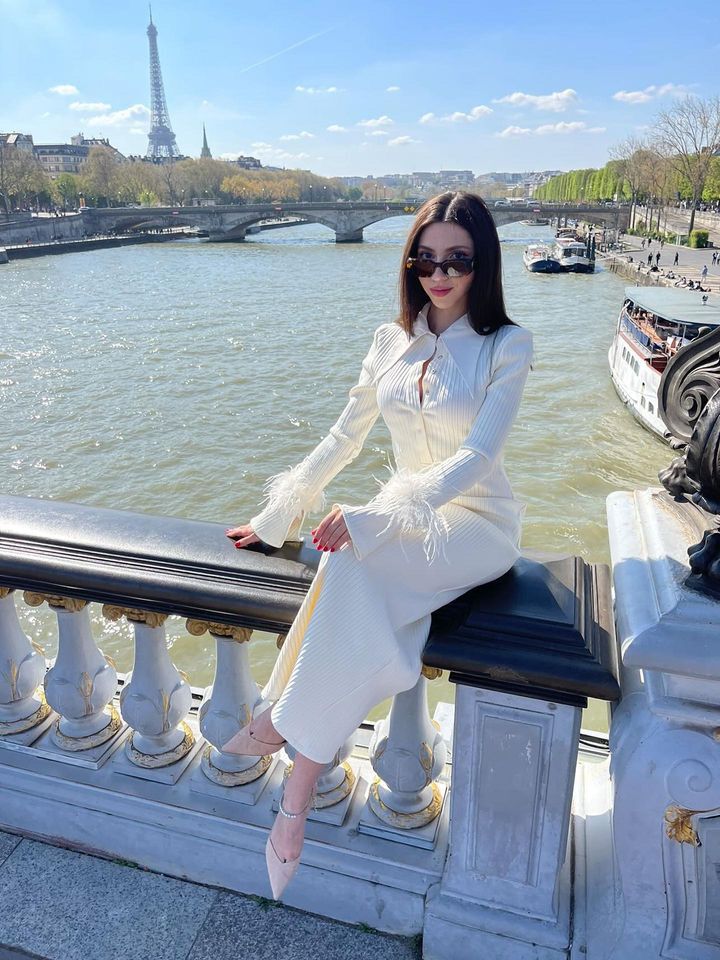 Long Sleeve Feather Ribbed Maxi Dress Ivory HV8975