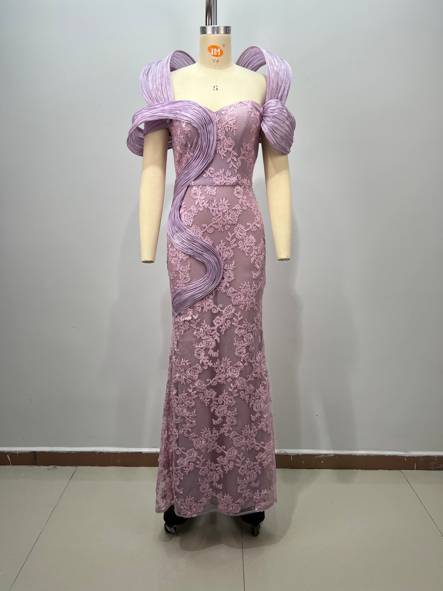เดรสยาวผ้าลูกไม้ สีชมพูลาเวนเดอร์ HV2953