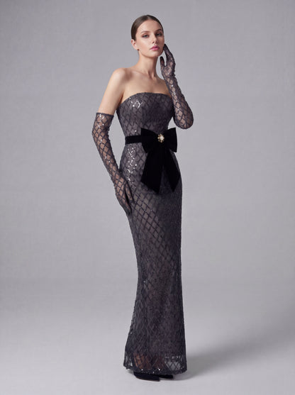 เดรสยาวเกาะอกปักเลื่อมผูกโบว์ สีดำ HV2912