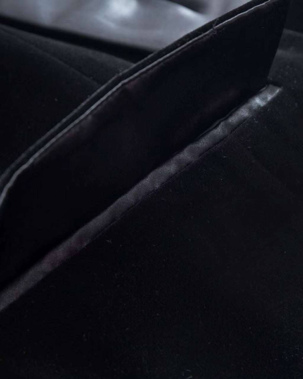 Long Sleeve Velvet Blazer