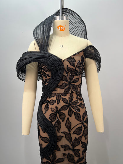 ชุดเดรสยาว Bardot ปักเลื่อมลายดอกไม้ สีดำ HV2843